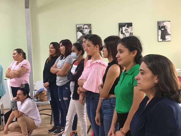 Secretaría de la Mujer realiza encuentro intergeneracional sobre memoría histórica