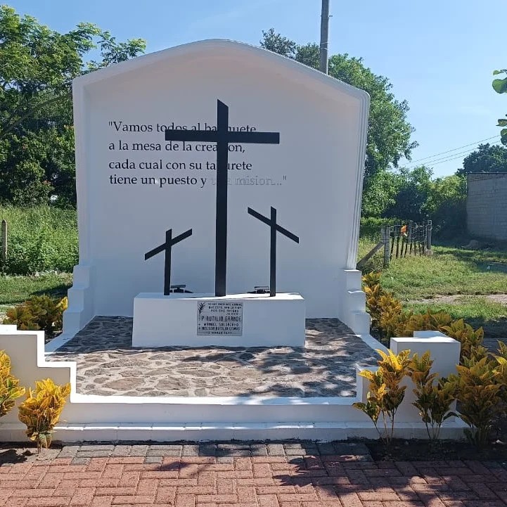 Remodelación de Monumento Tres Cruces