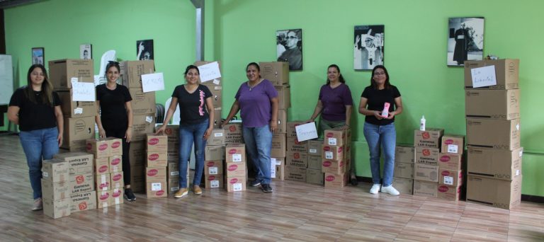 Mujeres lideresas beneficiadas por Banco de Alimentos de E.S.